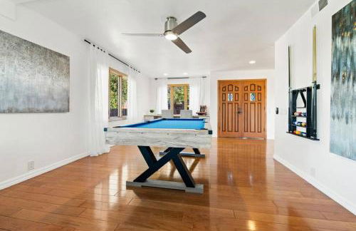 Majestic 5BR Villa with Guesthouse, Pool & Spa - Foto 48