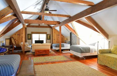 Berkshire Vacation Rentals: Peaceful Post and Beam Loft Sleeps 9 - Foto 32