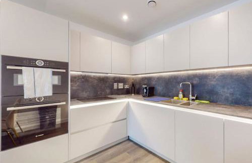 Modern 2 Bed - 2 Bath Flat near Central London with Parking Space - Foto 12