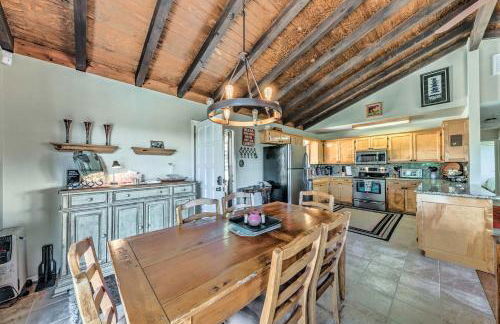 Scenic Hideaway with Deck and Grill about 6 Mi to Ruidoso! - Foto 4