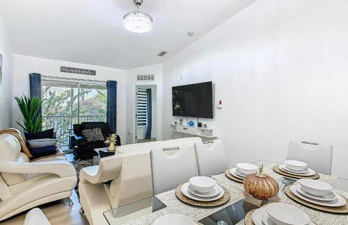 The Galactic Getaway, 3Bed, 2Bath Apartment, Free Parking, Heated Pool - Foto 1
