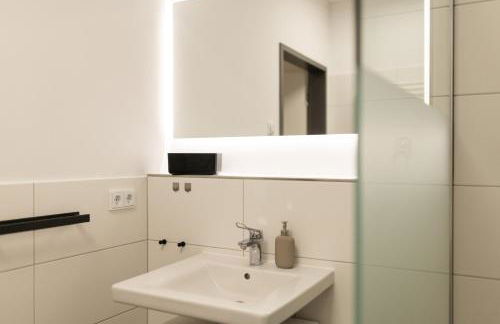 DWELLSTAY - Modernes Apartment I 55qm I 2 Zimmer I Küche I Bad I Terrasse I TV I WLAN - Foto 22