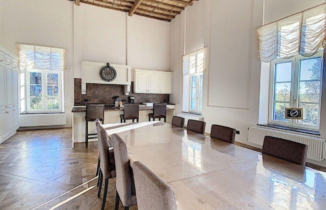 Elegant Hillside Mansion - Photo 28