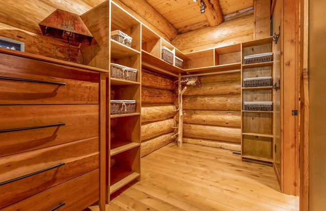 Luxury Log Chalet | Pool + Private HotTub | Ski In/Out | Overlooking Greywolf GC - Photo 3