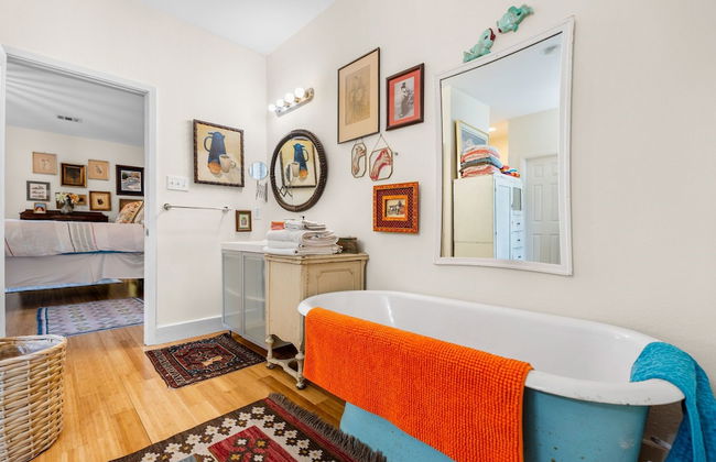 Eclectic 3 Bedroom Block From South Congress! - Foto 18