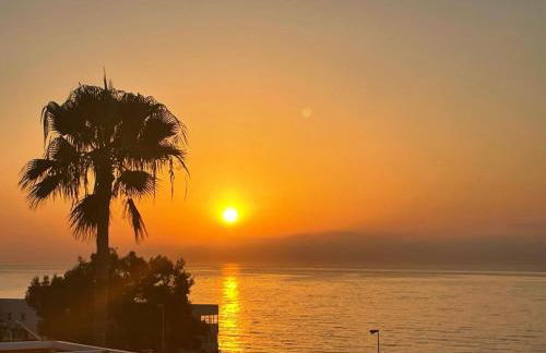 Seafront Townhouse with Stunning Mediterranean Views, community pool - Foto 40