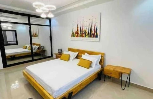 Room in Apartment - Large Bedroom With Small Work Area - Foto 2