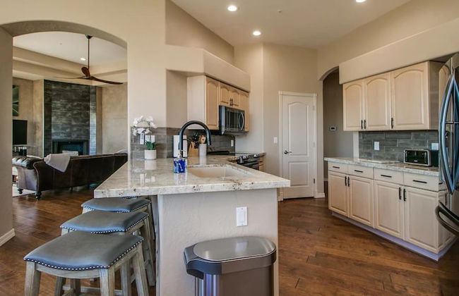 Fabulous 4-bdrm W/breathtaking Views & Pool! - Foto 10