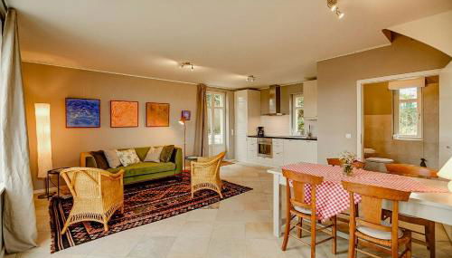 Experience Nature In A Rural Riverside Guesthouse - Foto 5