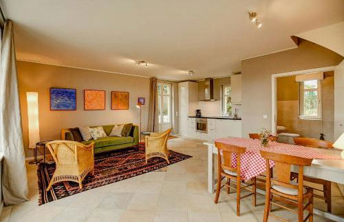 Experience Nature In A Rural Riverside Guesthouse - Foto 5