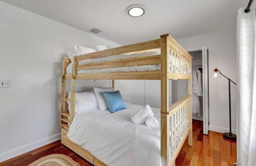 Hottub! Mini Golf! Water Access! Pets! 5min beach! - Foto 34