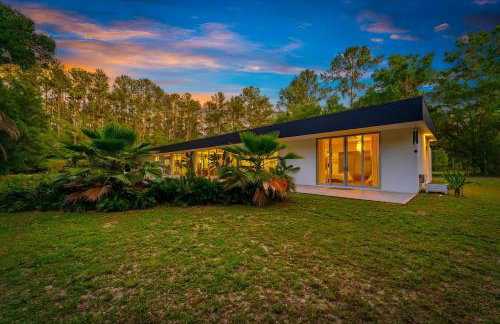 Floral City Oasis - Pool, BBQ Area & Forest View - Foto 59