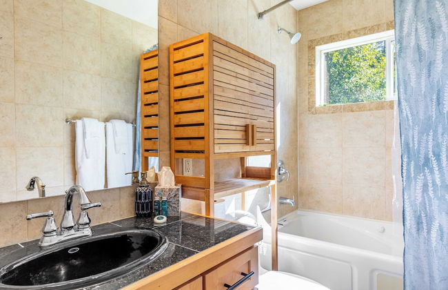 Harborview Getaway by Avantstay Walk to Beach - Photo 22