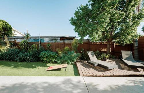 Serene Silver Lake 1 bedroom 1 bathroom Back house With Private Backyard - Photo 6