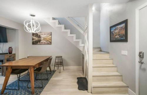 Guest Favorite Spacious Remodeled 2 Bdrm 2 Ba Mountain Views - Photo 29