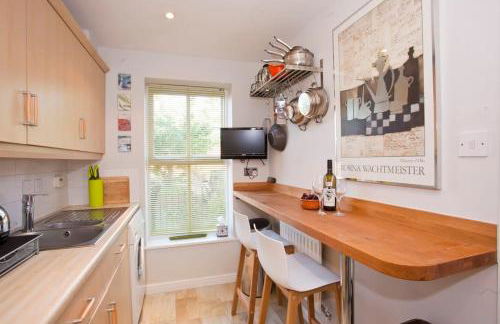 Walking distance to racecourse and city centre - Foto 3