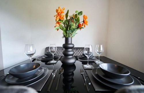 Modern 3 Bedroom Apartment - Photo 10