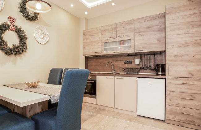 Sky Cabin Apartments - Photo 19