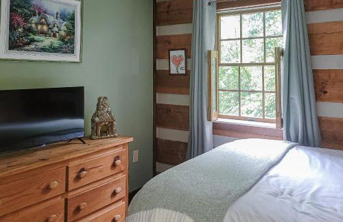 Scenic Lakefront Cabin Dock Water Activities Games - Foto 21