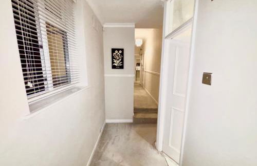 Entire 2 Bed First Floor Flat - Photo 9