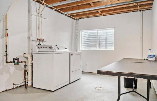 Elegant Escape-Fenced Yard BBQ & Cozy Fire Pit - Foto 36