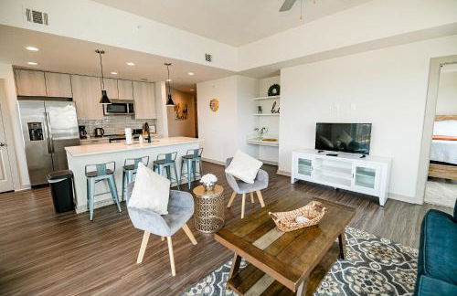 2BR Uptown Furnished Apartment near Truist Fields apts - Foto 1