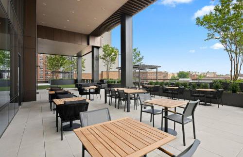 Sleek and Stylish Studio, Luxe Perks in Prime Spot - Photo 9