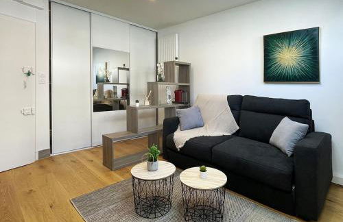 HOMEY TINY - Chambre privée - Située en Hyper-centre - Disney Plus et Wifi inclus - Sans SDB - Proche de Genève et des transports en commun - Foto 3