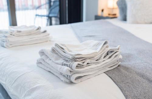 Luxury 2 Bed Apartment, with a balcony city & canal view in Manchester City Centre! - Foto 6