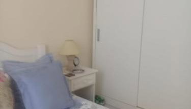 Encantador a 2 quadras da Enseada, com varanda e garagem - Foto 5