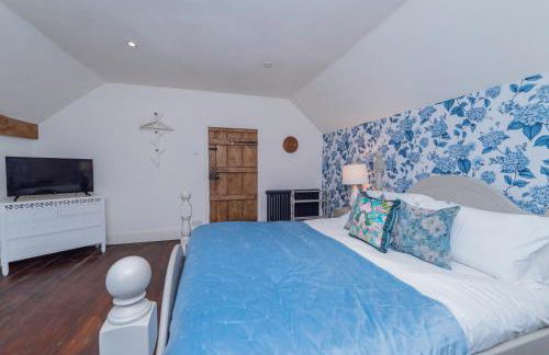 Heron Stays Bath- Boutique Period Group Properties, Parking for 4 Cars, Just 3 Miles to Bath Central, Sleeps 14 - Photo 40