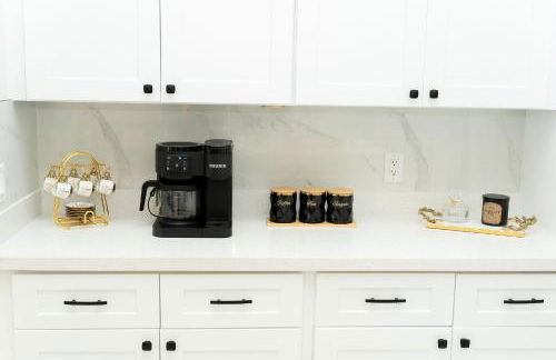 Designer Villa with Heated Pool, BBQ, Firepit, Ideal for Families & Groups - Photo 21