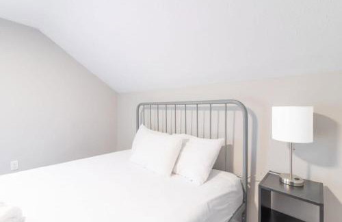 Wrap-Around Porch Uptown Stay-Pets Welcome! - Foto 29