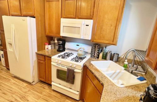 The Banksy-Free Parking -4 bedroom w King bed- Firepit Rooftop near United Center - Foto 37