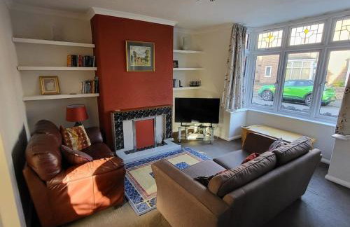 Comfy home for 4-5 people with garden near uni & QMC 2 nights minimum - Foto 1