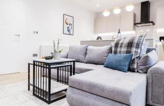 The Abbey Apartment - 1BR Apt with Dedicated Workspace, Fast Wifi & Stylish Kitchen Island & Free Secure Underground Parking - Foto 3
