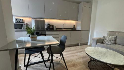 Modern Studio in Central Solihull near NEC - Foto 5, stove, dishwasher