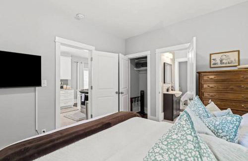 Fresh, Contemporary 2BR Home in Downtown Royal Oak - Photo 15