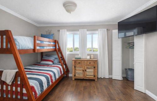 Waterfront Home, Short Walk to Beach, Deck/Balcony - Foto 45