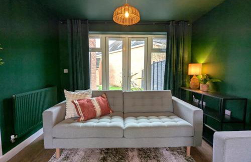 CHERRYTREES 5 Bed House, Sleeps 10, 3 Bathrooms, Parking, Ideal for Groups and Work Stays - Foto 12