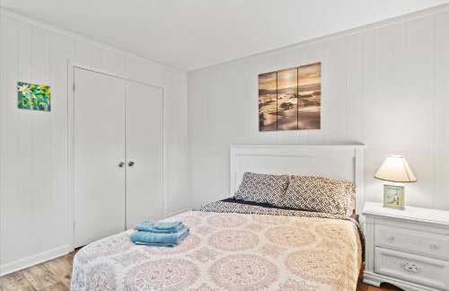 Beachy Getaway - Cozy and Secluded Lodge Home - Foto 24