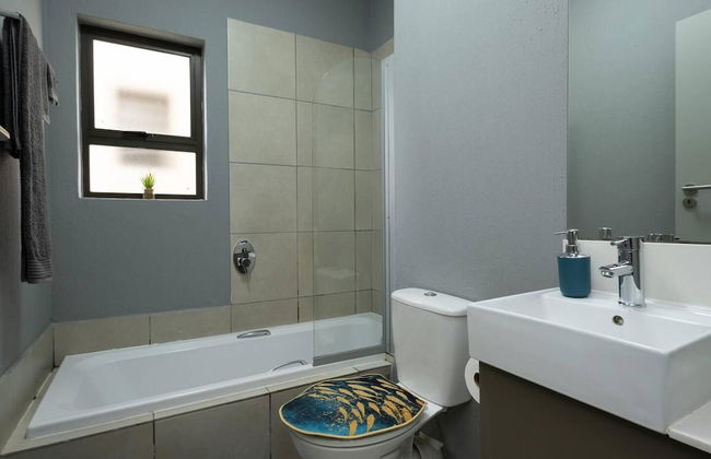 Explore This Stylish and Classy Apartment - Foto 12