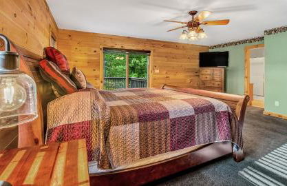 Massive Log Chalet with Hot Tub - Foto 29