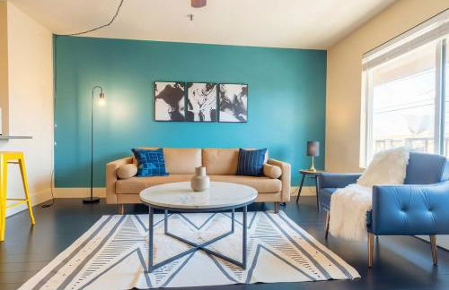 Chic King 1BR Downtown Access Pool Parking Gym - Foto 10