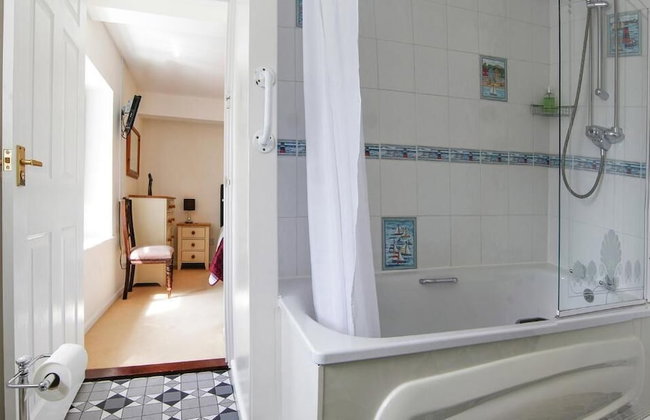 Leworthy Farmhouse - Photo 32