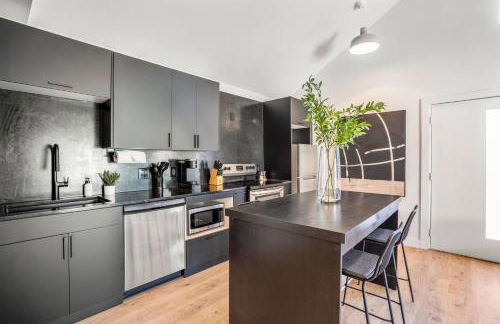 Tiny Home with a Cozy Loft for Quiet Moments - Foto 11