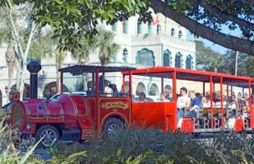 Quaint Cottage with Private Pool-Walk to Everything - Foto 42