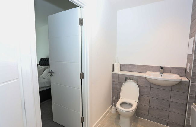 Exquisite One Bed Apartment - Photo 6