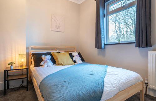 Stylish 3 Bed House-Free Parking - by Holiday Homes - Photo 5