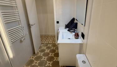 Lovely_Rooms_Vic - Photo 3